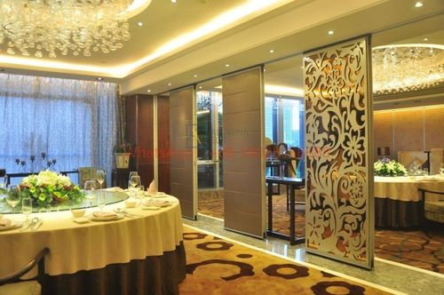 Nieuwste bedrijfsoplossingen over Van plan tot paneel: Hoe een bewegende muur wordt geïnstalleerd