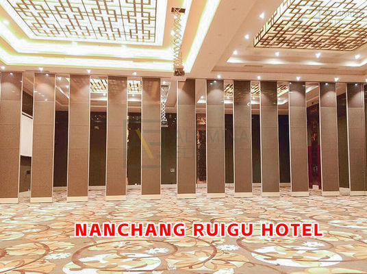 Goede prijs. Nanchang RuiGu Hotel: Houten Akoestische Scheidingswand met 304 Roestvrijstalen Rol en 6061-T6 Profiel voor tot 18M Hoogte online