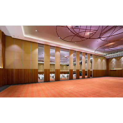 Uitstallingszaal / Banketzaal Klappende scheidingswand voor akoestische isolatie