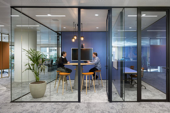 Op maat gemaakte moderne kantorenglaswand geluidsdicht aluminium frame gehard glas verdeler voor commerciële ruimtes