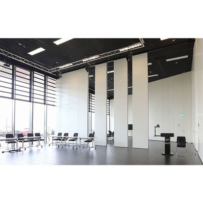 Opvouwbare verplaatsbare afschermingsschermen. Flexible ruimteverdeling voor winkels/tentoonstellingszalen. Stofdicht en antistatisch.